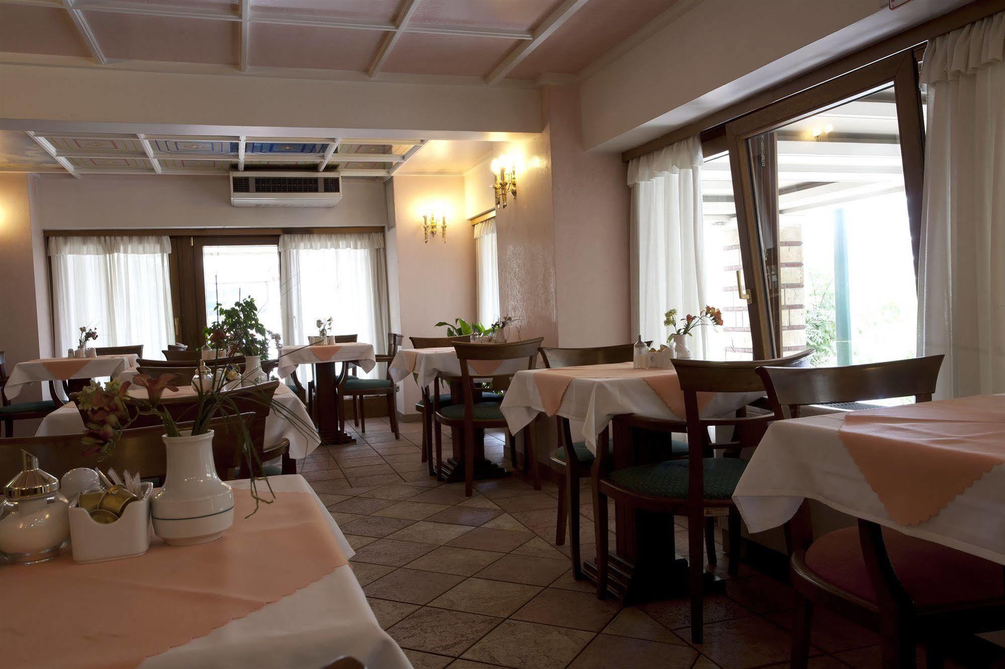 Hotel Katerina เอเธนส์ ภายนอก รูปภาพ