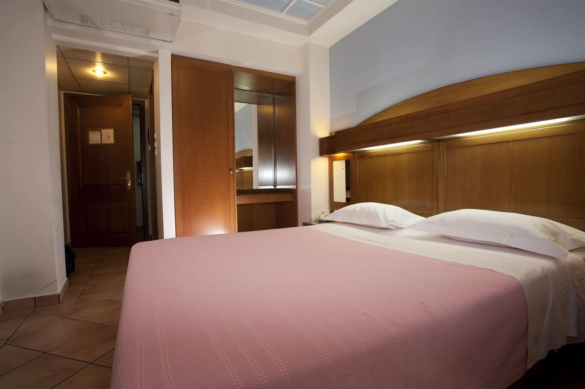 Hotel Katerina เอเธนส์ ภายนอก รูปภาพ